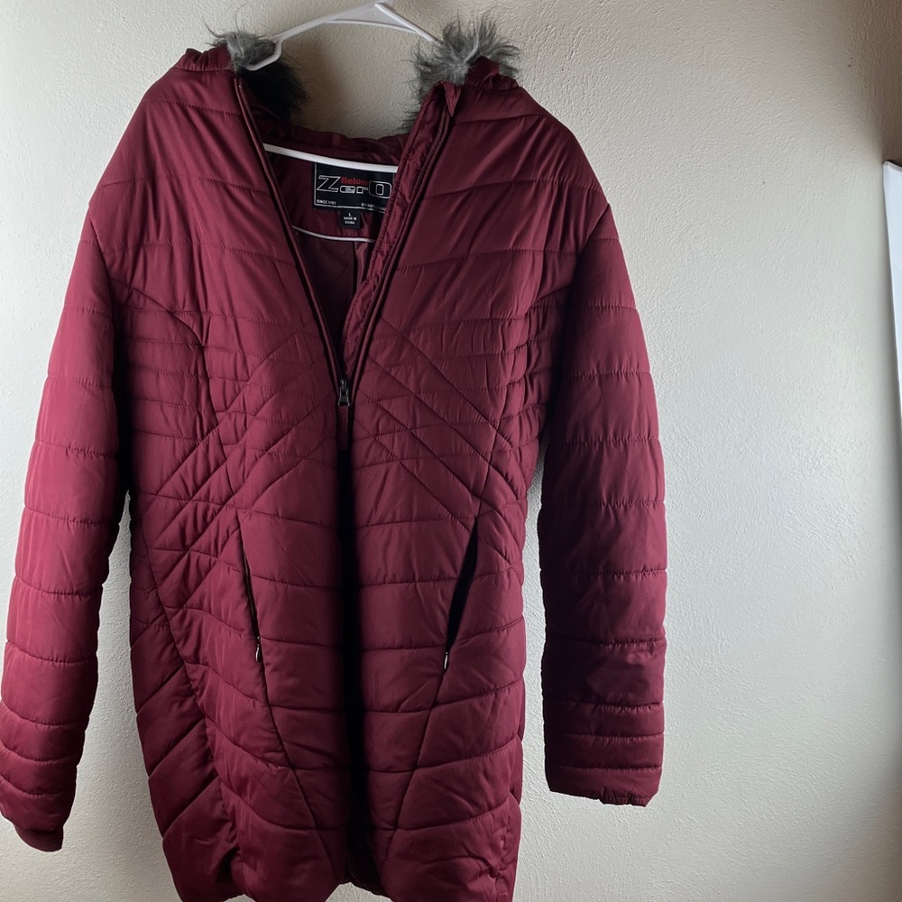 BELOW ZERO Maroon Color. Diamond Stitching and Plush Faux Fur-lined Hood Lg